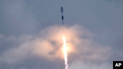 Tên lửa Falcon 9 của SpaceX phóng đi từ Florida hồi tháng 7/2022 (ảnh tư liệu).