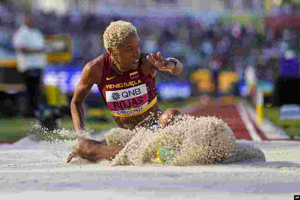 La atleta venezolana Yulimar Rojas, de 26 años, logró el sexto mejor registro de la historia en su disciplina (15,47 metros).