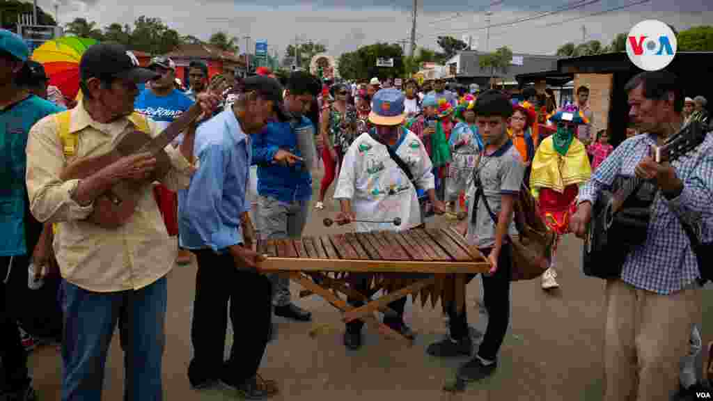 Un grupo de marimbas en Nandaime, Granada. Foto VOA