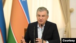 DOSSIER – Le président ouzbek Shavkat Mirziyoyev rencontre des dirigeants de Karakalpak et des responsables de la sécurité à Nukus, Karakalpakstan, le 3 juillet 2022.