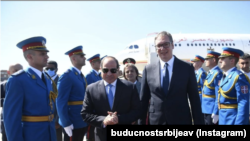 Predsednik Egipta Abdel Fatah el Sisi i predsednik Srbije Aleksandar Vučić na beogradskom aerodromu, 19. jul 2022.
