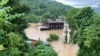 Esta foto del 28 de julio de 2022 proporcionada por Appalshop muestra el edificio Appalshop inundado en Whitesburg, Kentucy, EEUU.