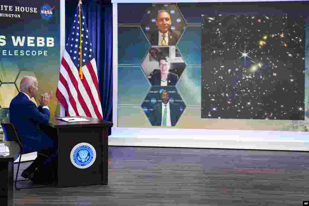 El presidente de EEUU, Joe Biden, escucha la presentación de la NASA con las primeras imágenes tomadas por el telescopio James Webb, el 11 de julio de 2022.