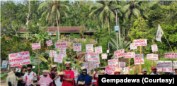 Aksi keliling desa ini meneguhkan penolakan tambang oleh warga karena sadar Wadas subur dan sumber penghidupan mereka. (Foto: Gempadewa)