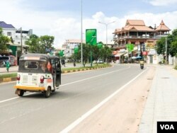 ទិដ្ឋភាព​ដង​ផ្លូវ​នៅ​ក្នុង​ក្រុង​សៀមរាប​ ថ្ងៃ​ ទី​១៥​ ខែ​ កក្កដា ឆ្នាំ​២០២២។ (ហ៊ុល រស្មី​/វីអូអេ)​