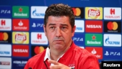 Rui Vitoria lors d'un match entre le Benfica et le Bayern Munich à l'Allianz Arena, Allemagne le 26 novembre 2018.