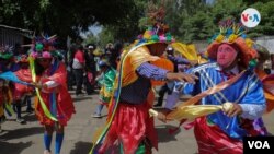 Los diablitos bailan en honor a las fiestas religiosas en Nandaime, Granada, Foto VOA