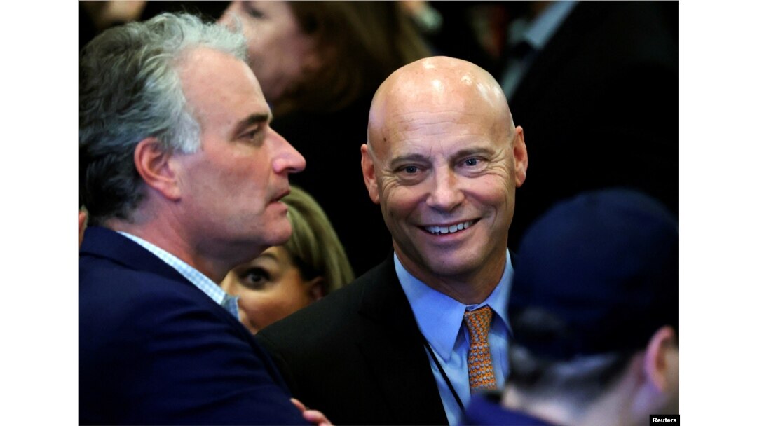 FOTO FILE: Marc Short, mantan kepala staf untuk mantan wakil presiden Mike Pence, pada pesta malam pemilihan calon gubernur Virginia dari Partai Republik Glenn Youngkin di sebuah hotel di Chantilly, Virginia, AS, 2 November 2021. (REUTERS / Jonathan Ernst)
