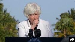 La secretaria del Tesoro de EEUU, Janet Yellen, habla durante una conferencia de prensa en Nusa Dua, Bali, Indonesia, el jueves 14 de julio de 2022.