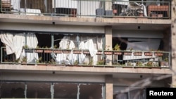 Escombros de que los edificios residenciales fueran dañados por una explosión, en Montevideo, Uruguay, el 22 de julio de 2022. REUTERS/Dante Fernández