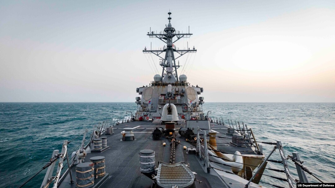 阿利伯克級導彈驅逐艦約翰·麥凱恩號於2021年2月4日例行通過台灣海峽。