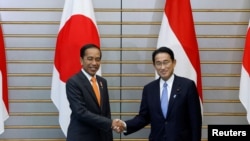 Thủ tướng Nhật Bản Fumio Kishida (phải) tiếp Tổng thống Indonesia Joko Widodo hôm 27/7/2022 tại Tokyo, Nhật.