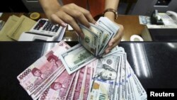 Bank Indonesia menaikkan suku bunga acuannya sebesar 50 basis poin untuk bulan kedua berturut-turut pada hari Kamis (20/10). (Foto: Antara via Reuters)