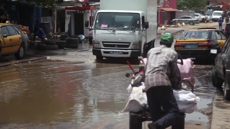 Des pluies diluviennes causent des inondations à Dakar