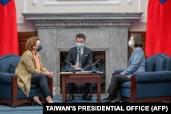 台湾总统蔡英文在台北会晤到访的欧洲议会副议长尼古拉·毕尔。 （2022年7月20日）