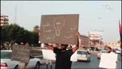 Sans électricité, certains Libyens se résignent à dormir dans leurs voitures