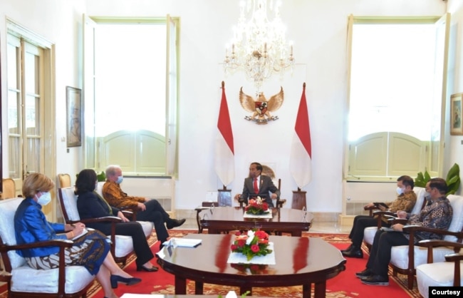 Presiden Jokowi menerima delegasi Bank Dunia di Istana Merdeka, Jakarta, Kamis (14/07/2022). (Foto: BPMI Setpres/Rusman)