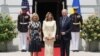 Президент США Джо Байден і перша леді США Джилл Байден вітають першу леді України Олену Зеленську в Білому домі у Вашингтоні, США, 19 липня 2022 р. REUTERS/Джонатан Ернст.