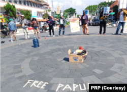 Ratusan mahasiswa Papua di Yogya tergabung dalam PRP menggelar aksi 14 Juli menuntut pencabutan Otsus, DOB, dan tuntutan referendum. (Foto: PRP)