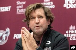 Des Hasler, pelatih Manly Sea Eagles di Liga Rugby Nasional Australia, dalam konferensi pers di Sydney, Selasa, 26 Juli 2022. (Flavio Brancaleone/AAP via AP)