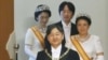 Kaisar Jepang Naruhito, Permaisuri Masako, Putra Mahkota Akishino dan Putri Mahkota Kiko menghadiri ritual “Kenki-to-Shokei-no-gi” atau upacara untuk menerima warisan regalia dan stempel kerajaan di Istana kekaisaran di Tokyo, Jepang, 1 Mei. 2019. (Foto: Kyodo via Reuters)