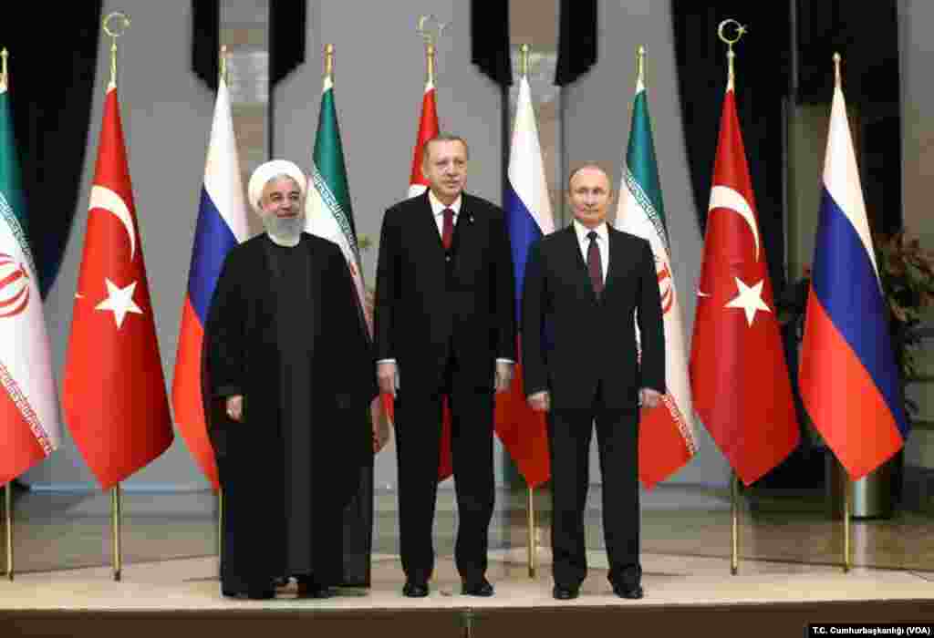 Cumhurbaşkanı Recep Tayyip Erdoğan, İran Cumhurbaşkanı Hasan Ruhani ve Rusya Cumhurbaşkanı Vladimir Putin ile üçlü zirvede bir araya geldi.