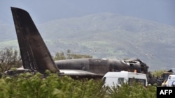 Des débris d'un avion de l'armée algérienne qui s'est écrasé près de la base aérienne de Boufarik d'où l'avion avait décollé, le 11 avril 2018. (Photo d'illustration)