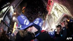 Нью-Йорк встречает Новый год. Таймс-Сквэр. 1 января 2012 г.