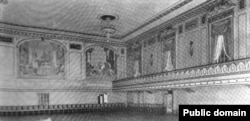 Sala "Pepeljuga" u Hotelu Ruzvelt, fotografisana 1925. godine za magazin "Hotel Monthly". (HathiTrust)