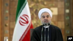 ປ. ອີຣ່ານ ທ່ານ Hassan Rouhani ກ່າວຖະແຫລງຕໍ່ກອງປະຊຸມຖະແຫລງຂ່າວ ໃນນະຄອນຫຼວງ Tehran ຂອງອີຣ່ານເມື່ອວັນທີ 17 ມັງກອນ, 2016. 