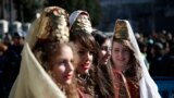 Дівчата у традиційному палестинському вбранні.