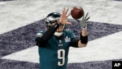 Nick Foles catches a pass for a touchdown against the New England Patriots in a trick play