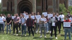 Protest studenata pred pravoslavnom crkvom u Prištini