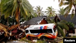 Kawasan wisata Tanjung Lesung, provinsi Banten tampak porak-poranda pasca bencana tsunami (24/12). 