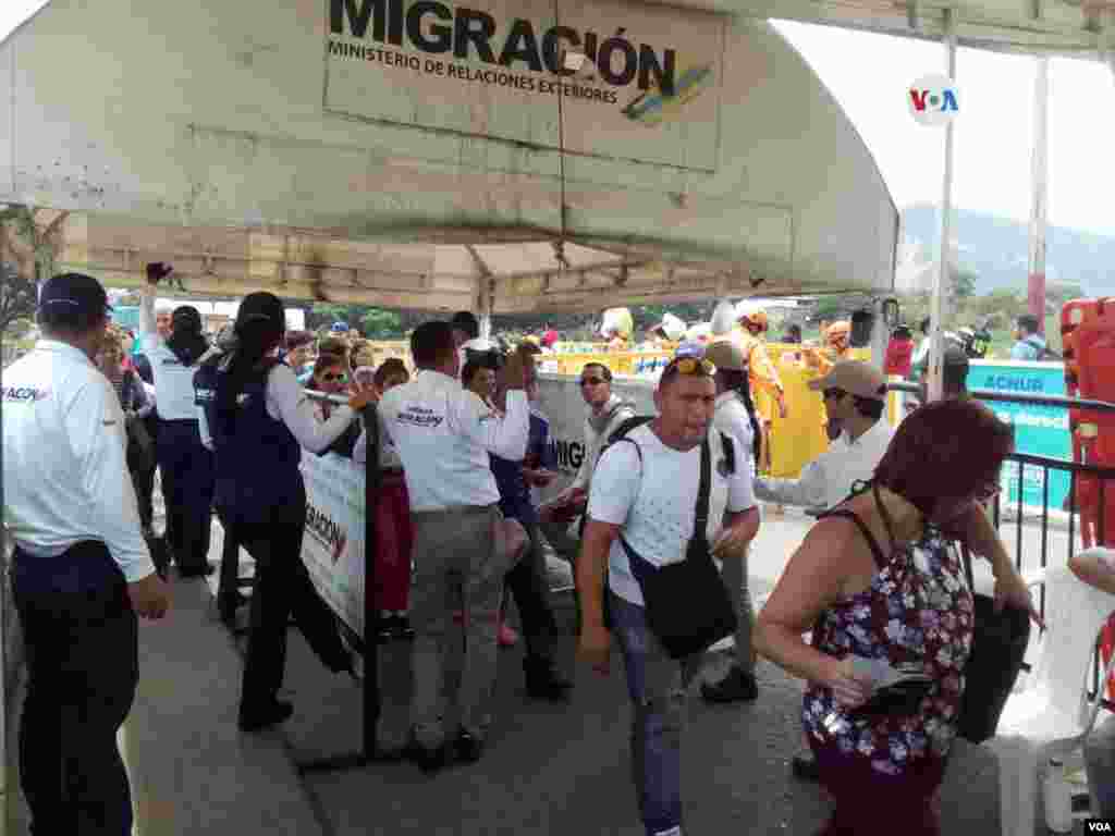 Así se encuentra el puente Internacional Simón Bolívar este martes, en la frontera con Colombia. 
