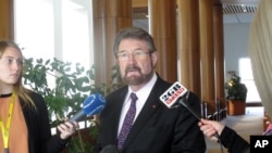 Australian independent Sen. Derryn Hinch holds a press conference in Parliament House in Canberra, Australia Tuesday, May 30, 2017. Hinch welcomes government support for legislation that he helped draft which would ban convicted pedophiles from traveling overseas in what the government says is a world-first move to protect vulnerable children in Southeast Asia from exploitation.