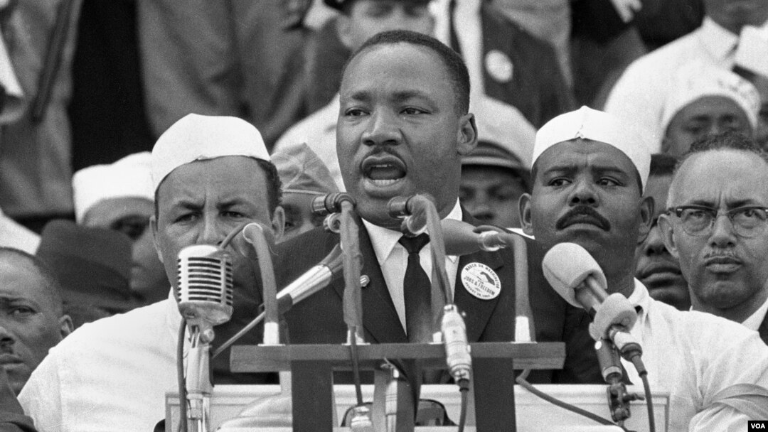 ښاغلي مارټن لوتر کېنګ په امریکا کې د شهري حقونو تر ټولو فعاله افریقایي امریکایي مشر وو. د هغه په یاد کې په امریکا کې هر کال د جنورۍ د دریم گل په ورځ د هغه د زیږدنې په ورځ سرکاري رخصت وي
