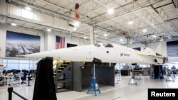 FOTO DE ARCHIVO: El avión de demostración XB-1 de Boom Supersonic. Con su avión propuesto, Overture, esperan resucitar los viajes aéreos comerciales supersónicos a través del Atlántico. REUTERS/Alyson McClaran/Foto de archivo