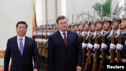 時任烏克蘭總統亞努科維奇2013年12月訪問中國推進烏中戰略夥伴關係。（路透社）