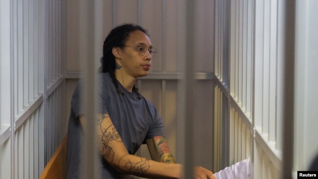La jugadora de baloncesto estadounidense, Brittney Griner, detenida en Moscú, Rusia, desde inicios de 2022 por posesión de productos con aceite de marihuana; en una imagen del 4 de agosto de 2022.