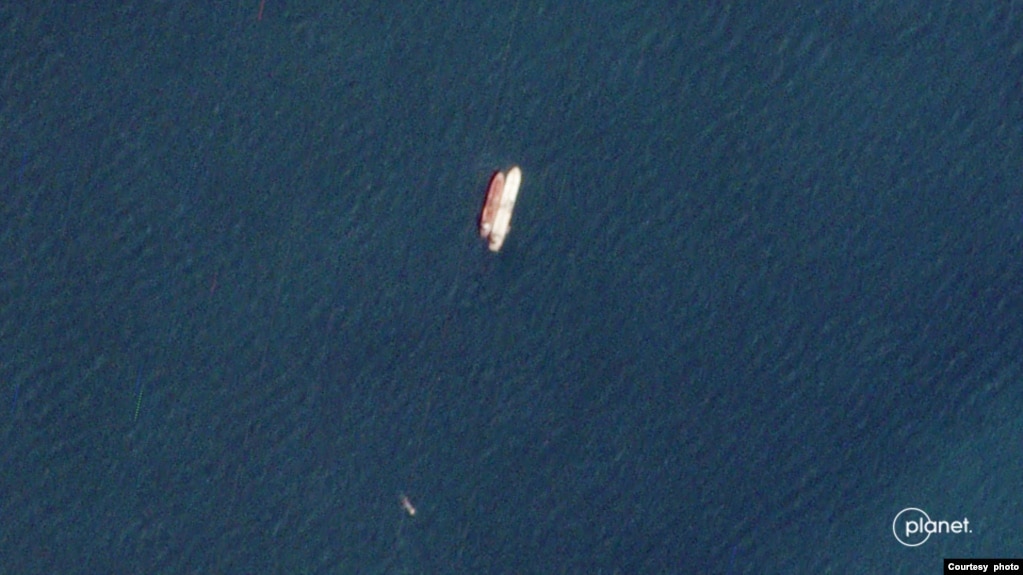 Two vessels identified by TankerTrackers.com as Iranian state-owned Polaris 1 (smaller tanker) and Rhine Shipping DMCC-operated Babel (larger tanker) engage in a ship-to-ship-transfer in waters off Iraq's Al-Faw peninsula, March 19, 2020 (Planet Labs)