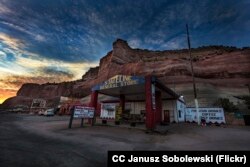 Photo of the Stateline General Store, located along the strip of trading posts and souvenir shops in Lupton, Arizona, on the Navajo Nation.