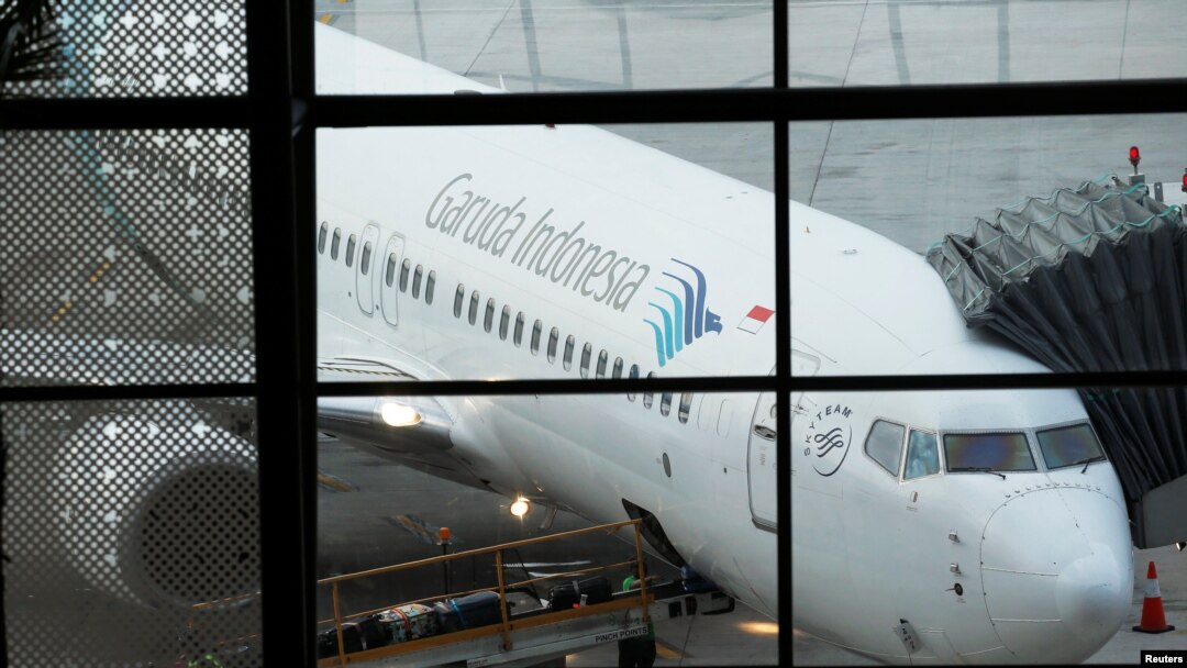 Pesawat Garuda Indonesia di landasan bandara Soekarno Hatta di Cengkareng, Jakarta, 18 Desember 2017. (REUTERS/Beawiharta)