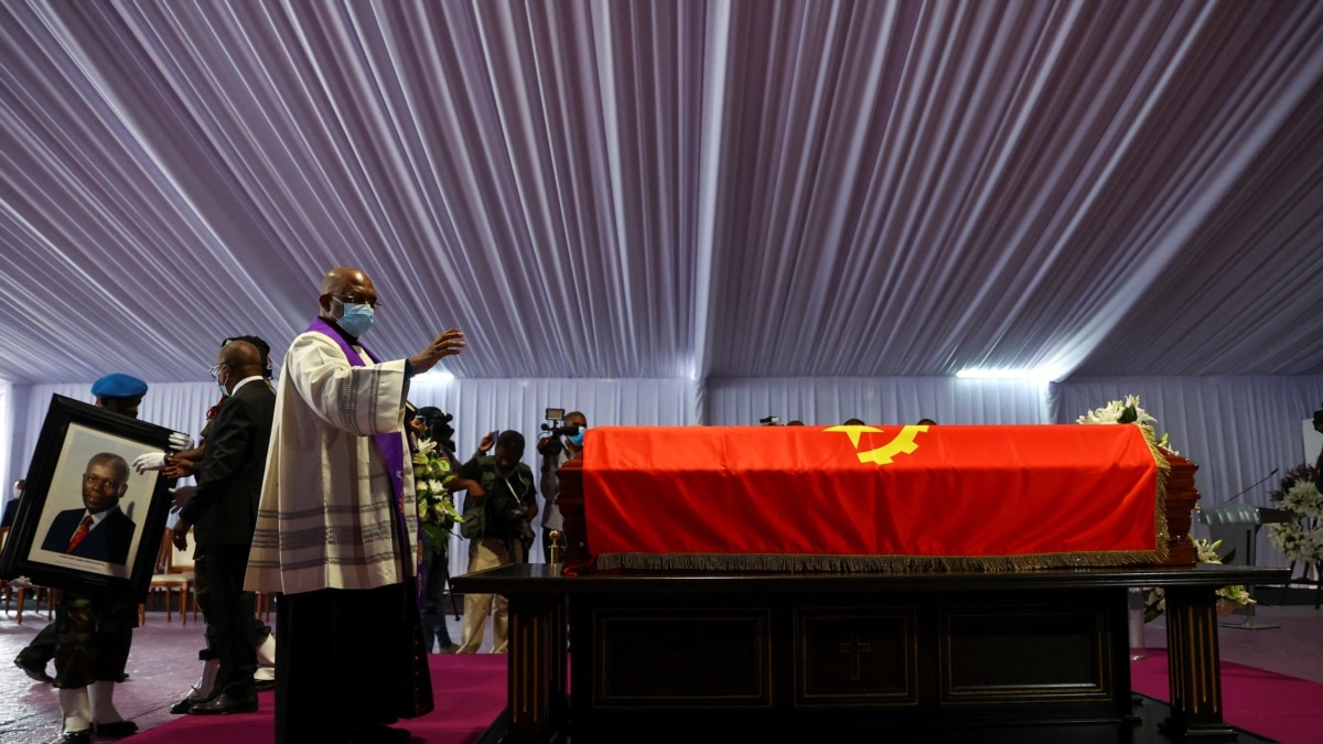 Angola holds funeral of ex-leader Dos Santos amid dispute over vote