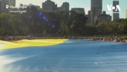 У Центральному парку Нью-Йорка розгорнули український прапор із Книги рекордів України. Відео
