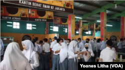 Ilustrasi - Suasana kantin SMAN 92, Jakarta Utara, dalam tangkapan layar.