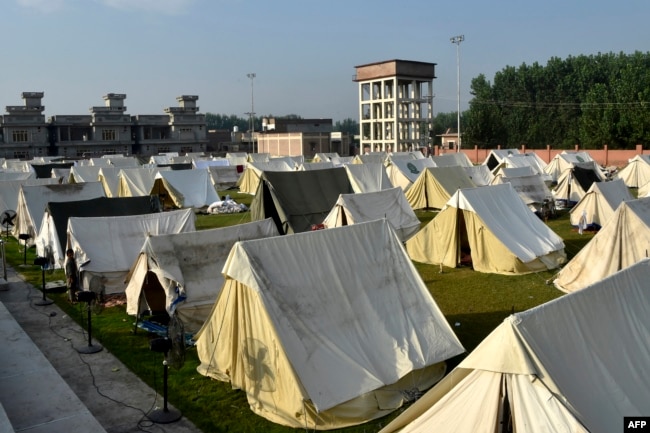 A general view shows tents installed for displaced people at a makeshift camp after they fled from their flood hit homes following heavy monsoon rains in Charsadda district of Khyber Pakhtunkhwa, Aug. 29, 2022.(Photo by Abdul MAJEED / AFP)