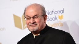 Tác giả Salman Rushdie.