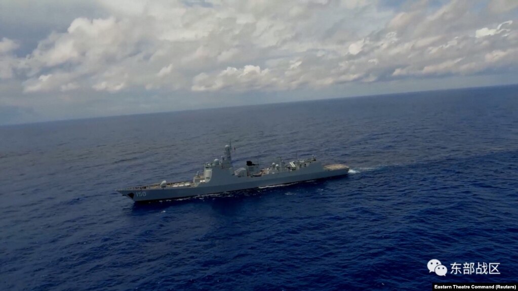中国东部战区公布的2022年8月8日在台湾附近参与军演的中国军舰。(photo:VOA)