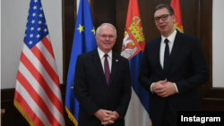 Ambasador SAD u Beograu Kristofer Hil tokom sastanka sa predsednikom Srbije Aleksandrom Vučićem, u Beogradu, 23. avgusta 2022. (Foto: Instagram profil Aleksandra Vučića)